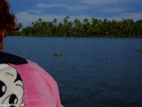 Na výlete loďou vo vodnom ekosystéme Backwaters...
