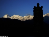 Ráno nad Muktinathom, v pozadí Biela hora - Dhaulagiri 8167 m.n.m. siedma najvyššia hora našej planéty...