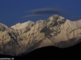 Pohorie Mustang Range, v pozadí Dhaulagiri II...