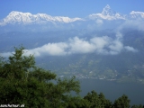 Himaláje nad jazerom Fewa lake....