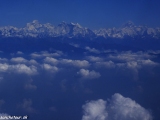 A letíme domov, z lietadla nad Káthmandu vidíme Mt. Everest a Cho Oyu...