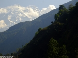 A prvé zasnežené hrebene Himaláji pred nami...