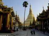 Najposvätnejšia pagoda v Barme - Schwedagon Paya v Yangone je naozaj úžasná...