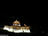 Paro dzong v noci...