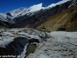 Dhaulagiri II. v pozadí...