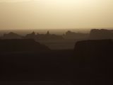 Západ slnka v púšti Kaluts...