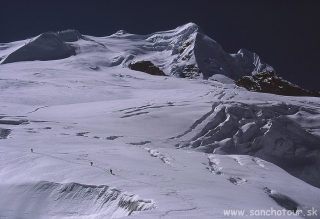 Pohľad na Mera Peak zo sedla Mera La...