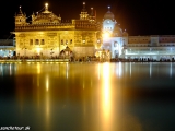 Zlatý chám v Amritsare - najposvätnejšie miesto náboženstva Sikhov...