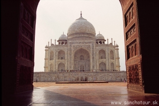 Mauzóleum Taj Mahal v Agre, vraj najkrajšia stavba sveta...