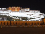 Potala - sídlo Dalajlámov v Lhase...